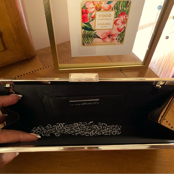 👝Classy Black Satin Clutch👝 - Picture 4 of 4